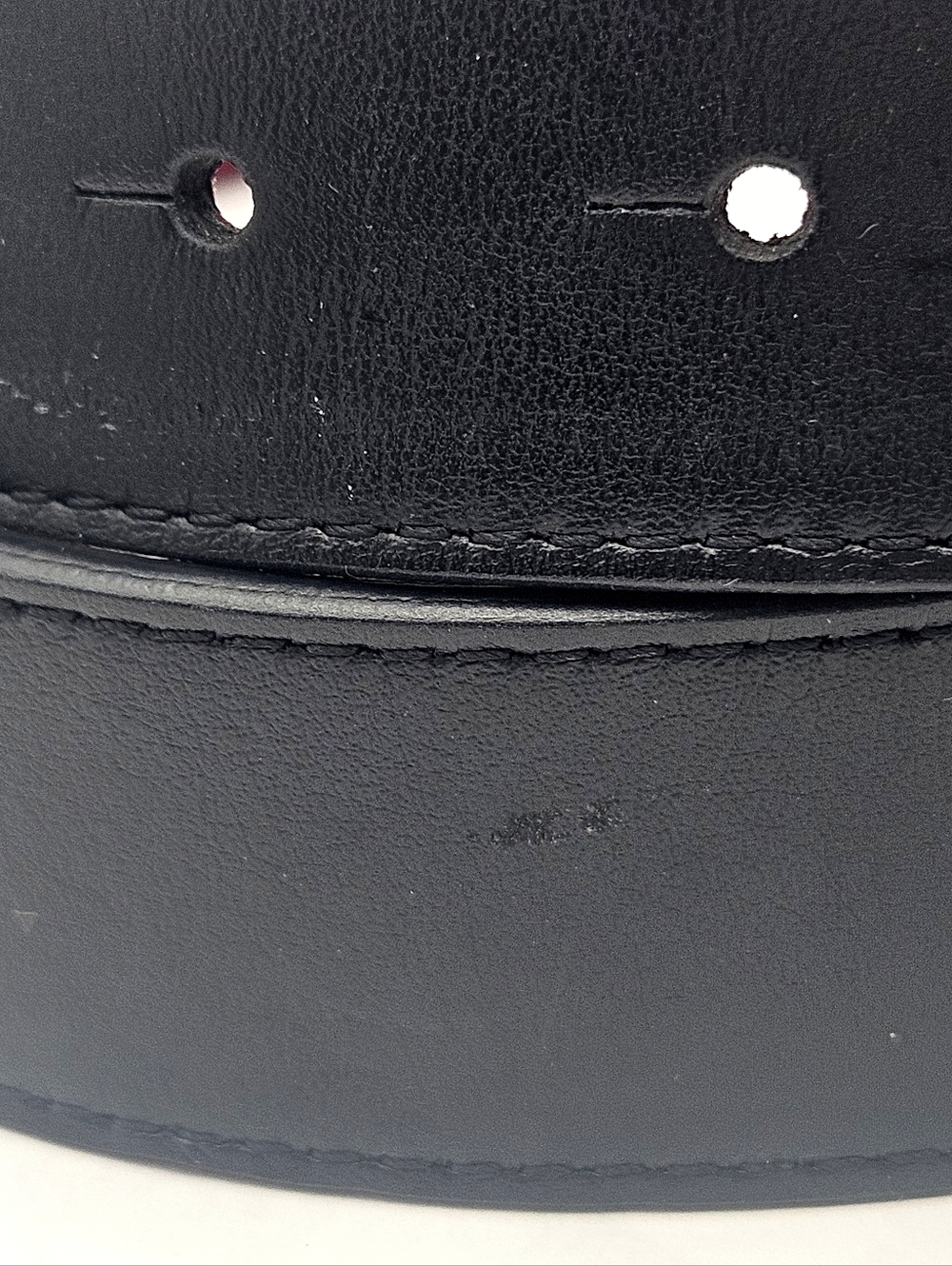 Christian LOUBOUTIN Black Leather Belt Size 90 / 36 Gold Logo Buckle Men / Women - Picture 4 of 8
